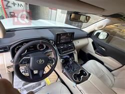 تۆیۆتا لاند کروزەر